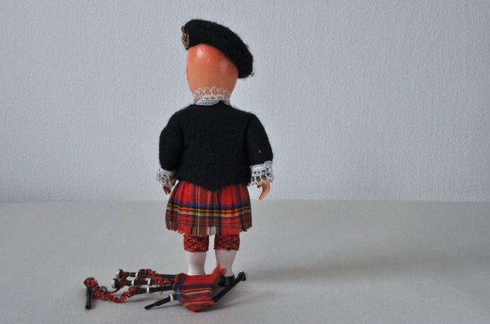 scottish-doll-back Scottish Doll from Behind