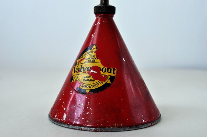 Valve Spout Oil Can