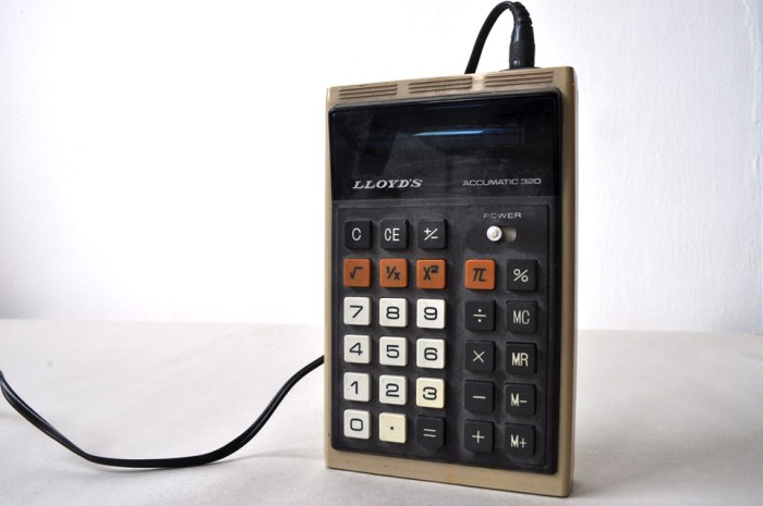 Lloyd's Calculator
