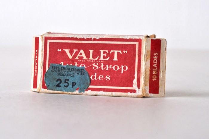 Box of Valet Razor Blades