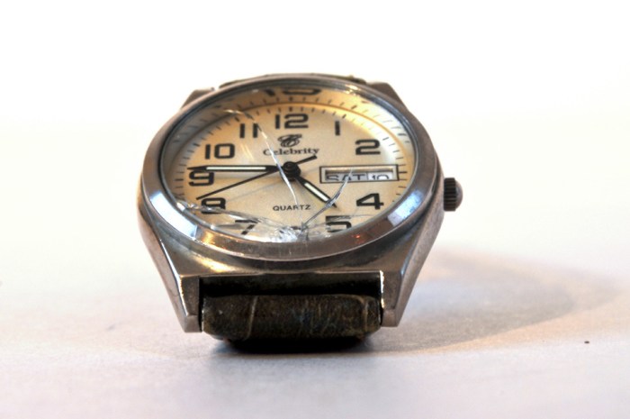 watch-cel1 Wristwatch
